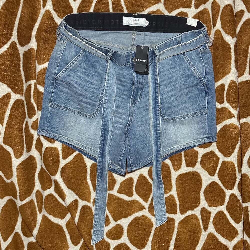 Torrid Denim First At Fit Sardegna Belted Utility Shorts Size 12